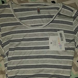 NWT Medium Lularoe Perfect Tee