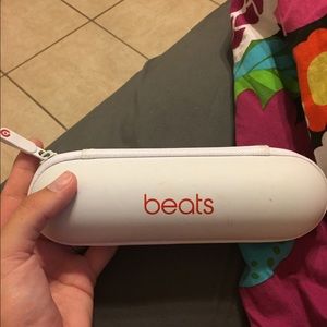 Beats pill (WHITE)