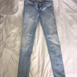 Light wash Hollister jeans!