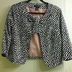 *FLASH SALE** B&W cropped jacket