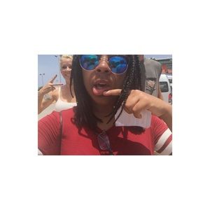 Meet your Posher, Danielle