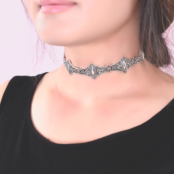 "Kingsley" Metal Choker in Antiqued Silver
