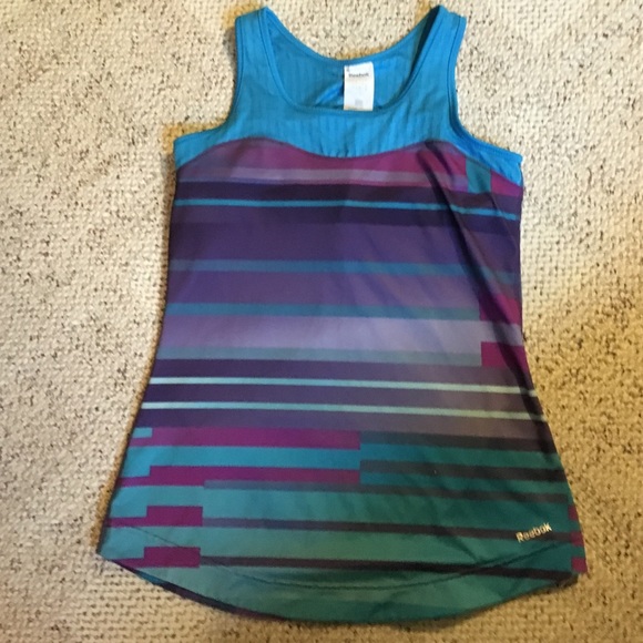 ‼️Sold‼️Reebok athletic top.