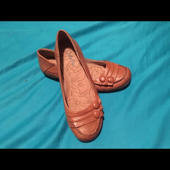 Ladies size 9M Cabelas Leather flats