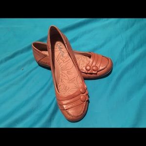 Ladies size 9M Cabelas Leather flats