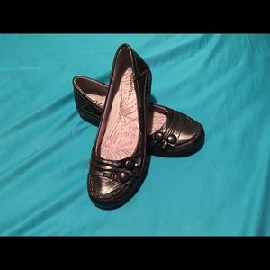 Ladies size 9M Cabelas leather flats