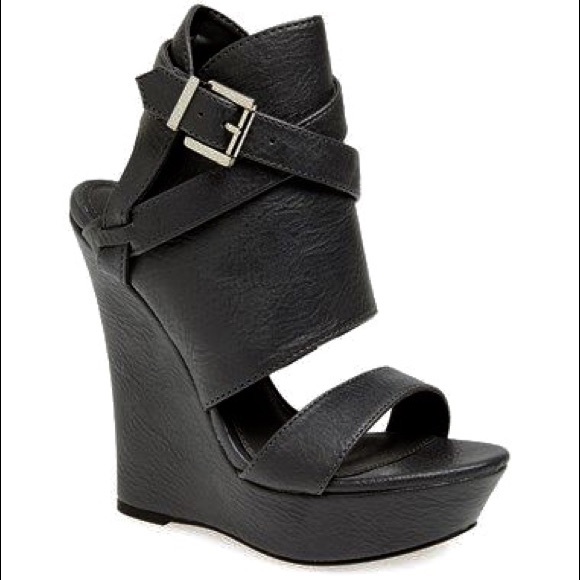 KENDALL + KYLIE Madden girl Feissty wedge sandal