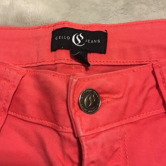 SHORTS - Picture 2 of 3