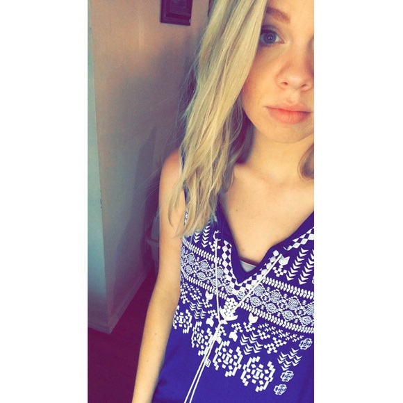 💙Meet your Posher, Erin💙 - Picture 2 of 2