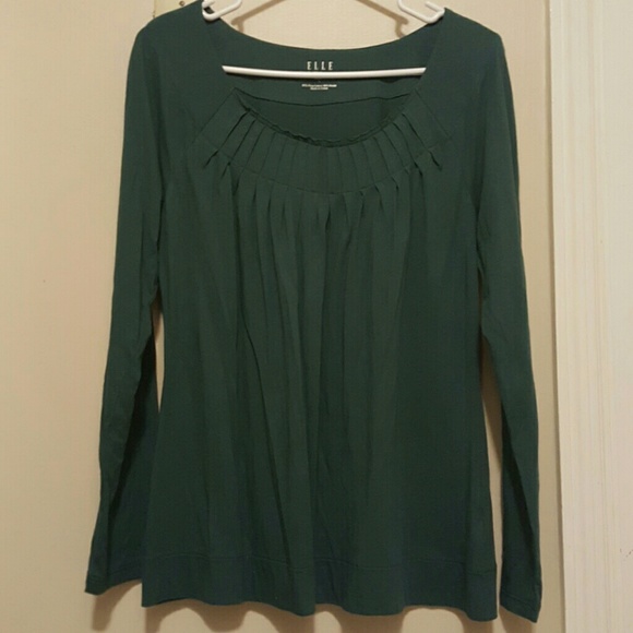 Elle must have tee