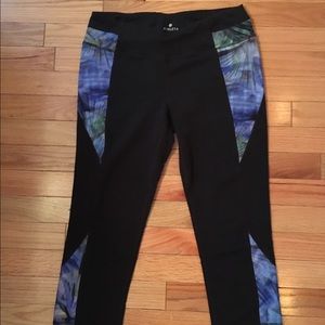 Athleta Revelation Capri w Tropical Floral Accents