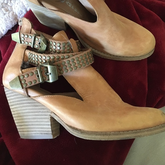 SOLD - Picture 2 of 4