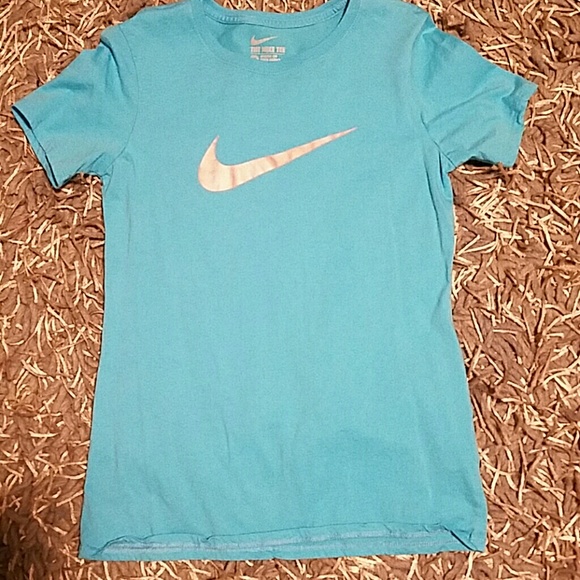 The NIKE Tee - Picture 2 of 3
