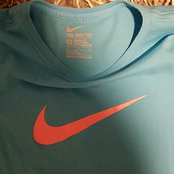 The NIKE Tee - Picture 3 of 3