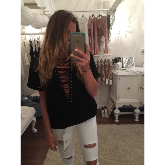 The deep V tee - Picture 3 of 4