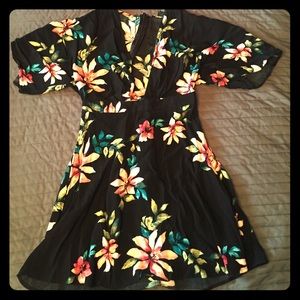 Beautiful floral print casual dress!