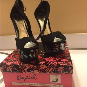 Size 7 Qupid black suede wedge heels
