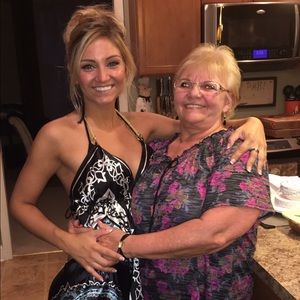 Meet your Posher, Mia