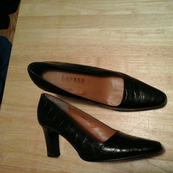 Pumps - Picture 2 of 3