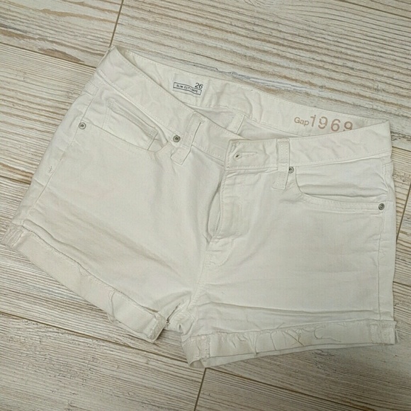 Gap 1969 slim cut off white denim shorts