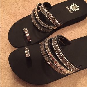 Bling Yellow Box sandals size 9! Worn 1x!