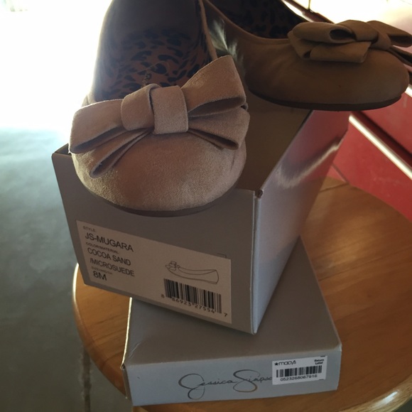 Really cute flat shoes🌺🌺🌺