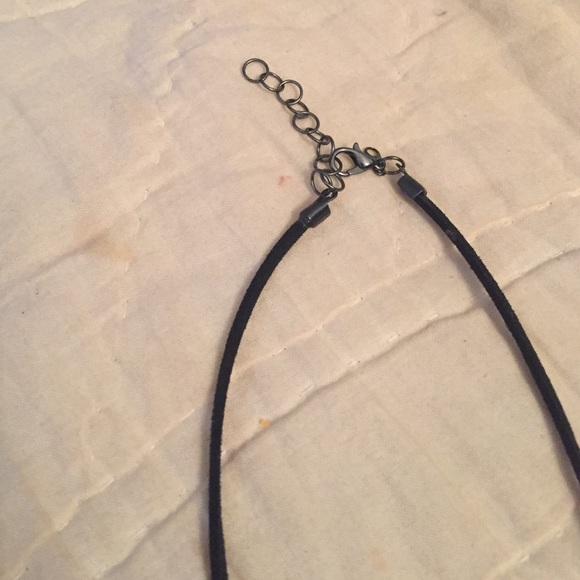 Chocker necklace - Picture 4 of 4