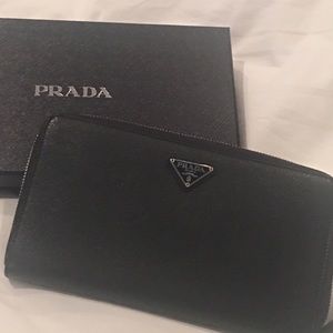 Black Prada Wallet: never used!