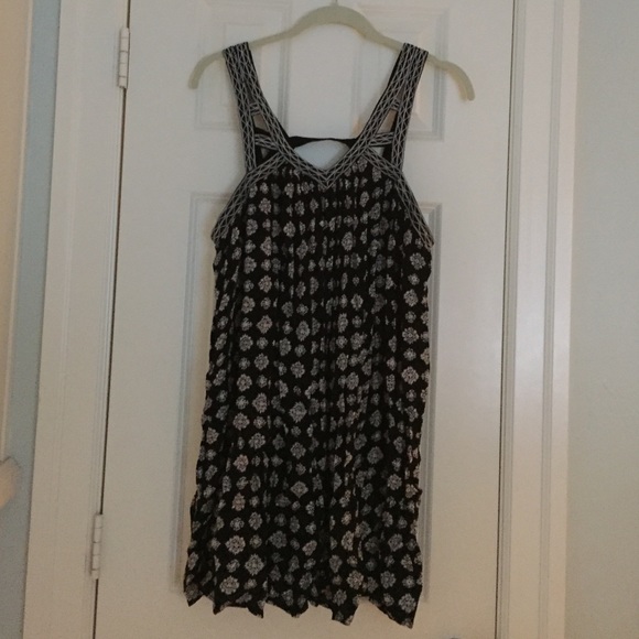 loose strappy black dress