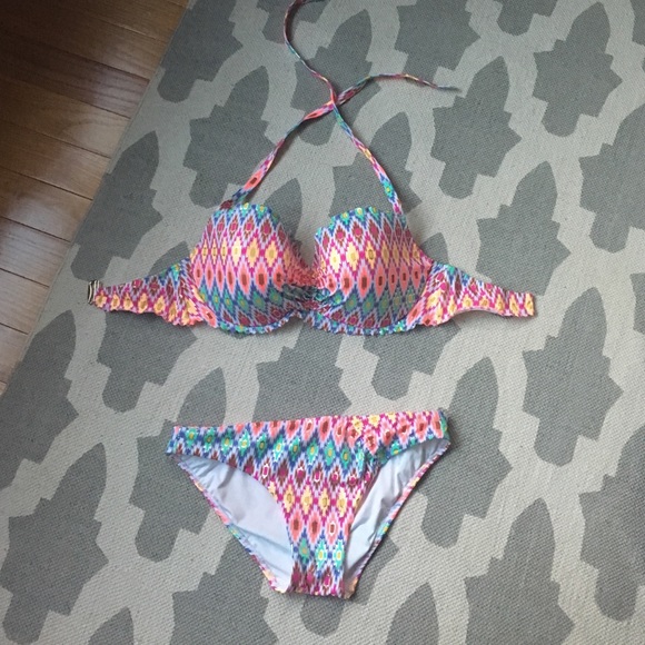 Victoria's Secret NEVER WORN bikini!