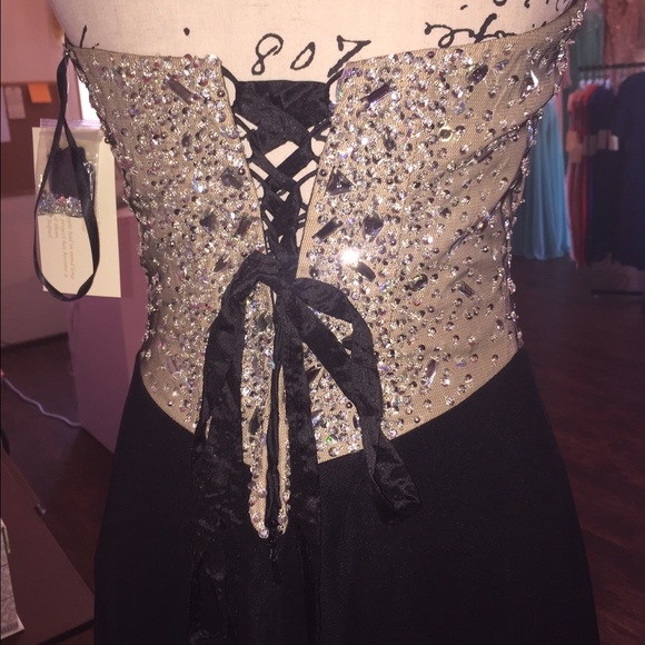 Long Black Dress (Sweetheart)