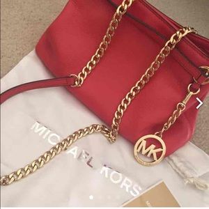 SALE ‼️Michael Kors Cross Body :)!