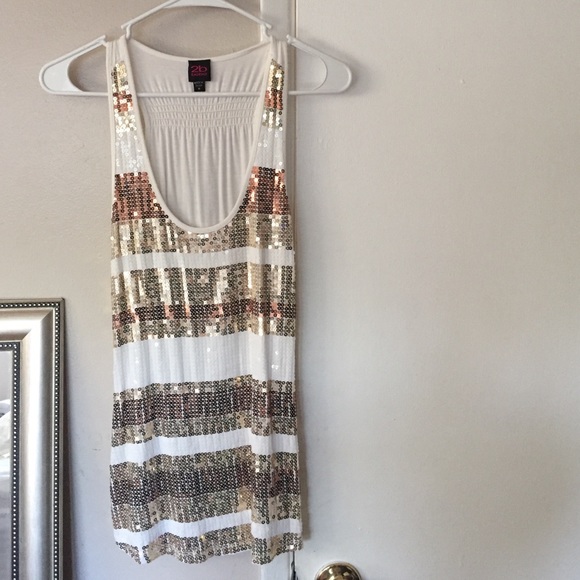 Sparkly shirt like new, no damage to it.