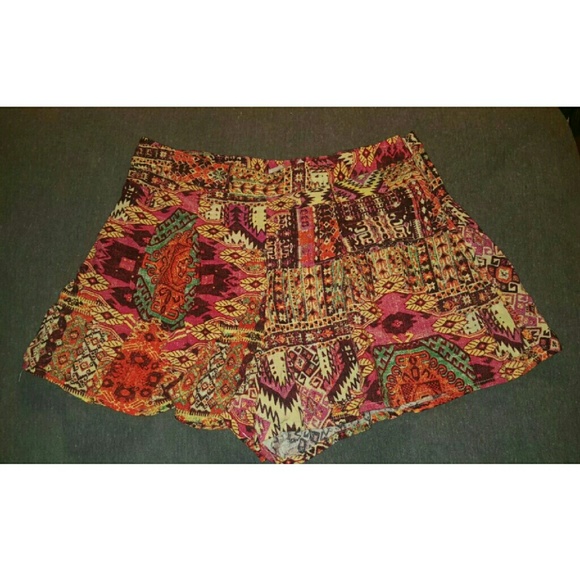 🌻 Bright Tribal Summer Shorts, Size SMALL - Picture 1 of 4