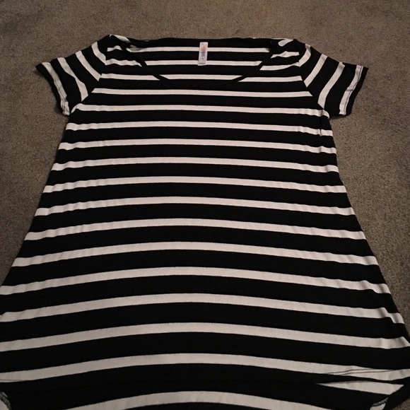 Lularoe classic tee