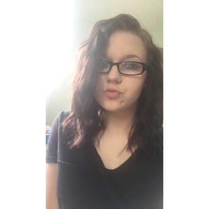 Meet your Posher, Hali