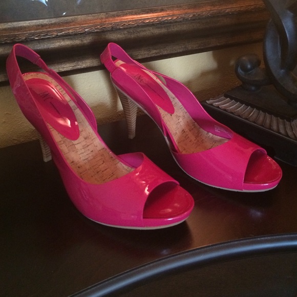 Beautiful Raspberry Color Open Toe Heels - image 1