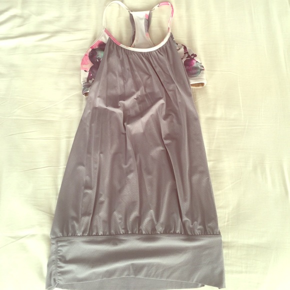 Lululemon tank in grey/floral