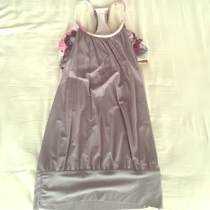 Lululemon tank in grey/floral
