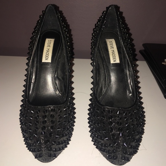 Heels - Picture 2 of 3