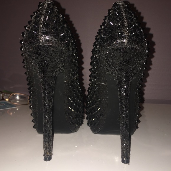 Heels - Picture 3 of 3