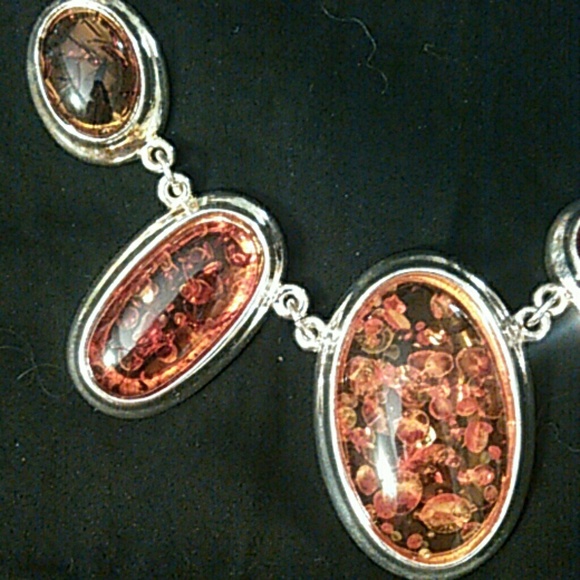 Amber statement necklace - Picture 2 of 3