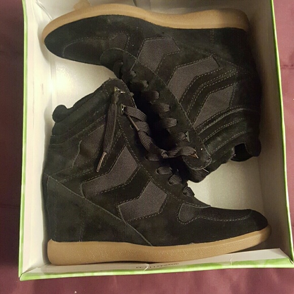 Wedge sneakers