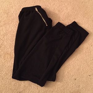 tight-ankle parachute pants- black