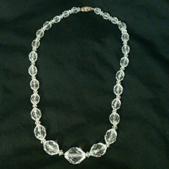Elegant necklace
