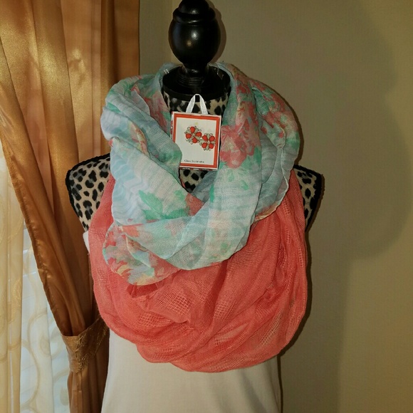 🌺2 scarves and a pair of earrings🌺