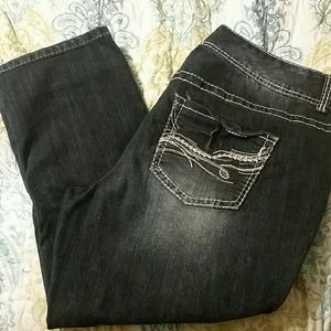 Maurices size 18 Capri's