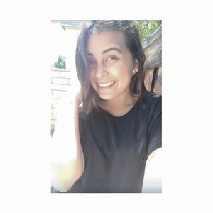 Meet your Posher, Alexis