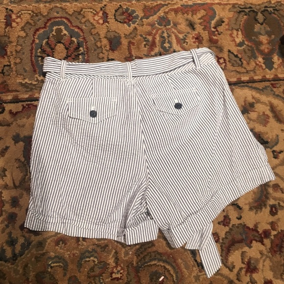 Banana republic Pin striped shorts - Picture 3 of 3