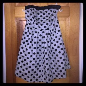 The Limited Strapless Dress👗